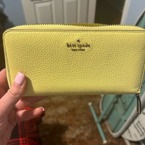 Kate Spade Wallet - Picture 1 of 3